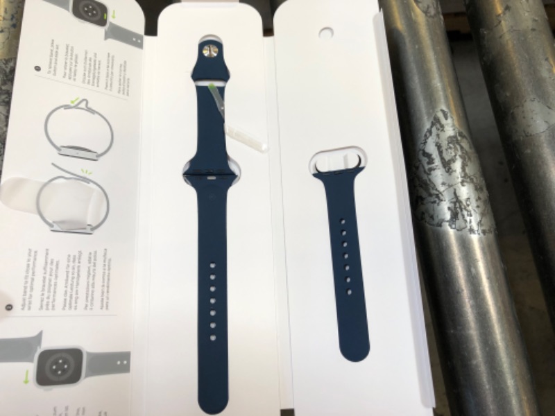 Photo 3 of Apple Watch SE (GPS) Aluminum Case 40 MM 

