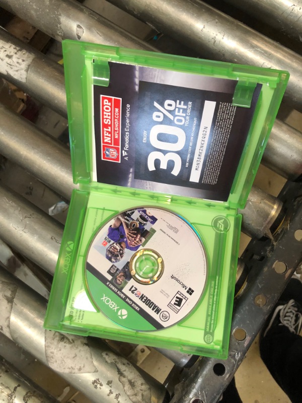 Photo 1 of Madden NFL 21 - Xbox One