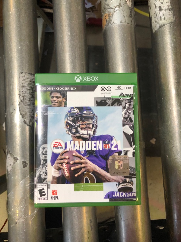 Photo 2 of Madden NFL 21 - Xbox One