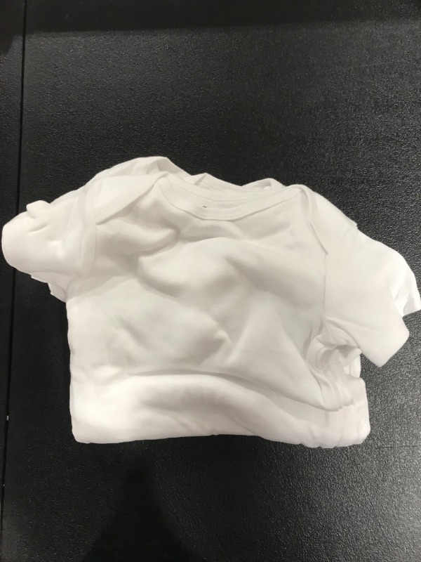 Photo 1 of & Pack White T Shirt Size 18M