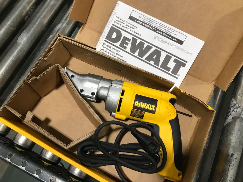 Photo 2 of DeWalt Swivel-Head Shear, 5-Amp Ball-Bearing Motor DW890
