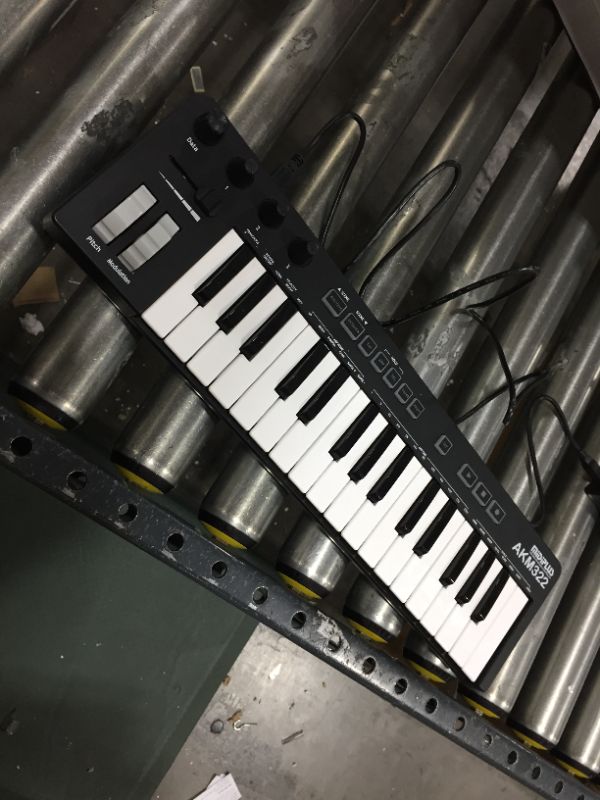 Photo 2 of midiplus AKM322 mini size 32 keys USB MIDI Keyboard Controller
