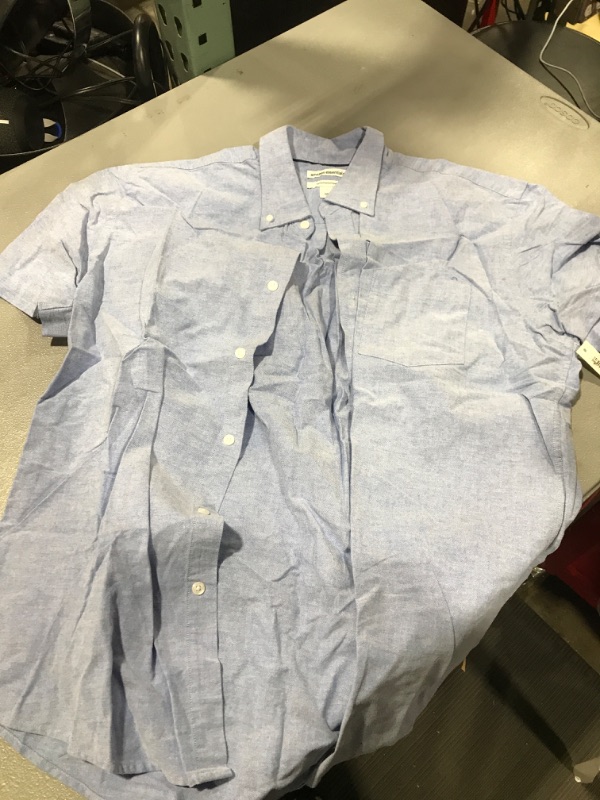 Photo 2 of Amazon Essentials Men's Regular-Fit Short-Sleeve Pocket Oxford Shirt Large Blue