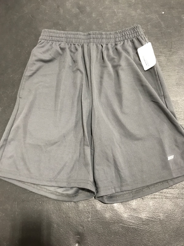 Photo 1 of Amazon Essentials Men's Performance Tech Loose-Fit Shorts. GREY. SIZE SMALL. 
