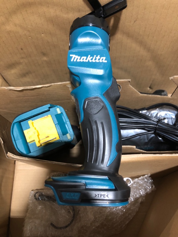 Photo 7 of "Makita XT510SM 18V LXT Li-Ion Cordless 5 Tool Combo Kit W/ 4.0Ah Battery". OPEN BOX. PRIOR USE. MISSING ITEMS. 
