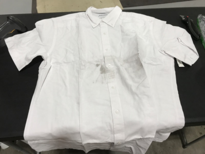 Photo 2 of Amazon Essentials Men's Regular-Fit Short-Sleeve Pocket Oxford Shirt Large White