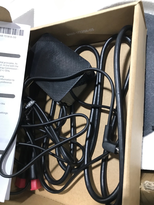 Photo 1 of SAMSUNG UR59 Series 32-Inch ViewFinity 4K UHD (3840x2160) Computer Monitor, Curved, HDMI, Display Port, 3-sided border-less, Eye Saver Mode (LU32R590CWNXZA), Black
