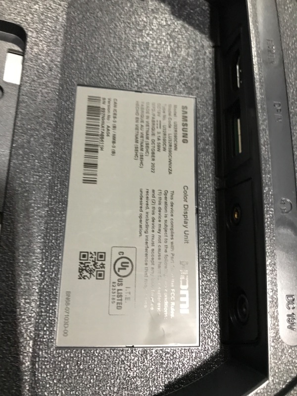 Photo 1 of SAMSUNG UR59 Series 32-Inch ViewFinity 4K UHD (3840x2160) Computer Monitor, Curved, HDMI, Display Port, 3-sided border-less, Eye Saver Mode (LU32R590CWNXZA), Black
