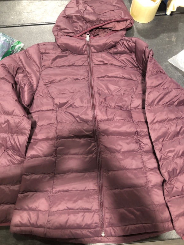 Photo 2 of Amazon Essentials Women's Lightweight Long-Sleeve Full-Zip Water-Resistant Packable Hooded Puffer Jacket Small Burgundy