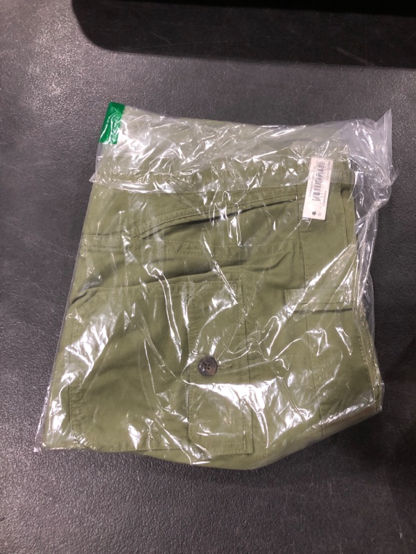 Photo 2 of Amazon Essentials Men's Classic-fit Cargo Short SIZE  32 Light Olive