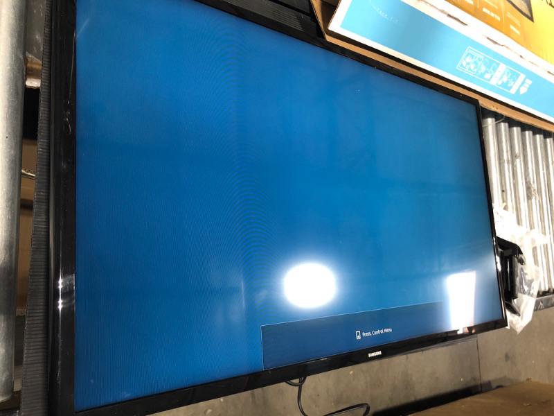 Photo 4 of SAMSUNG 40-inch Class LED Smart FHD TV 1080P (UN40N5200AFXZA, 2019 Model)