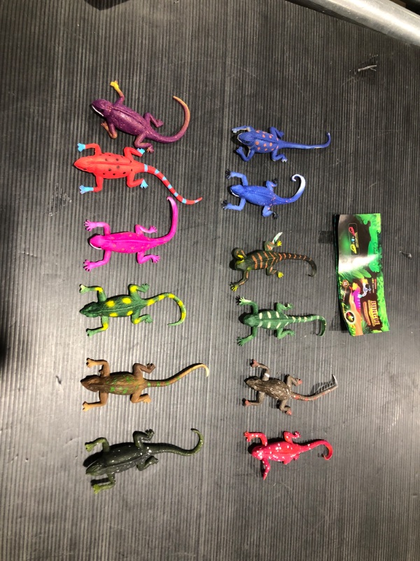 Photo 2 of 12 Pack Lizard Animal Figurines,6" Color-Changeable and Stretchy Realistic Reptile Toy Set,for Themed Parties,Goodie Bag Fillers, Carnival Prizes,Classroom Rewards, for Boys Girls Kids