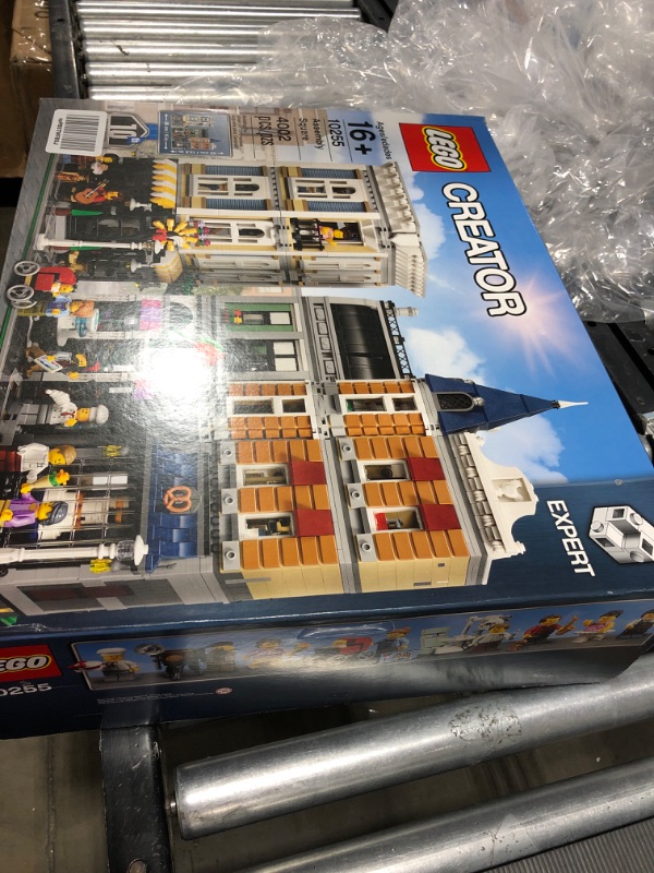 Photo 6 of LEGO Creator Expert Assembly Square 10255 Building Kit (4002 Pieces)