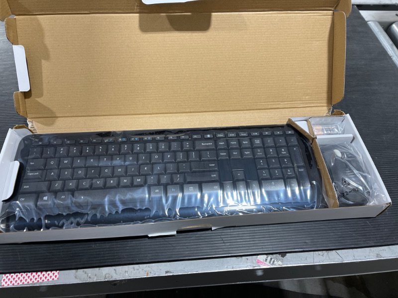 Photo 2 of Microsoft Wireless Desktop 850 - Keyboard and Mouse Set - with AES Black **BATTERIES ARE INCLUDED**