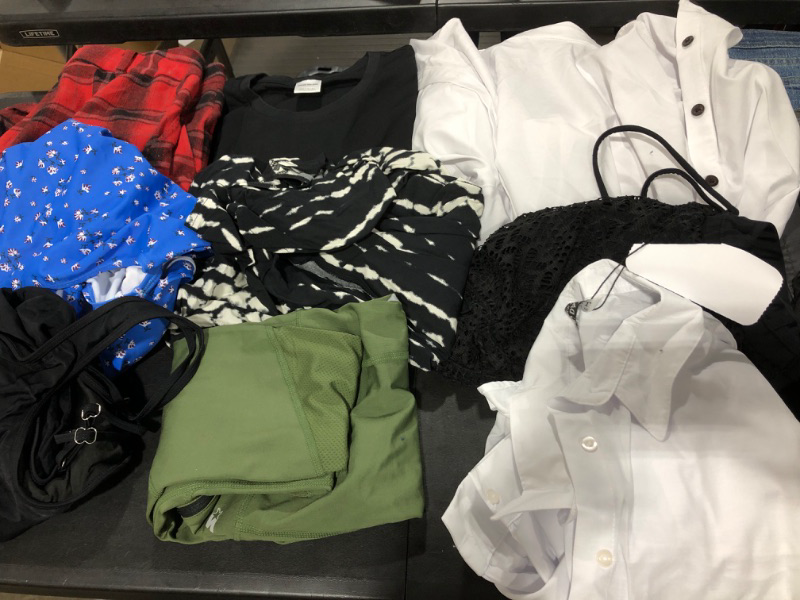 Photo 1 of *** BAG LOT *** MIXTURE OF MENS AND WOMENS CLOTHING -- GENTLY USED ITEMS - SIZES VARY 