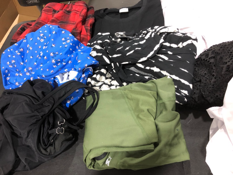 Photo 2 of *** BAG LOT *** MIXTURE OF MENS AND WOMENS CLOTHING -- GENTLY USED ITEMS - SIZES VARY 