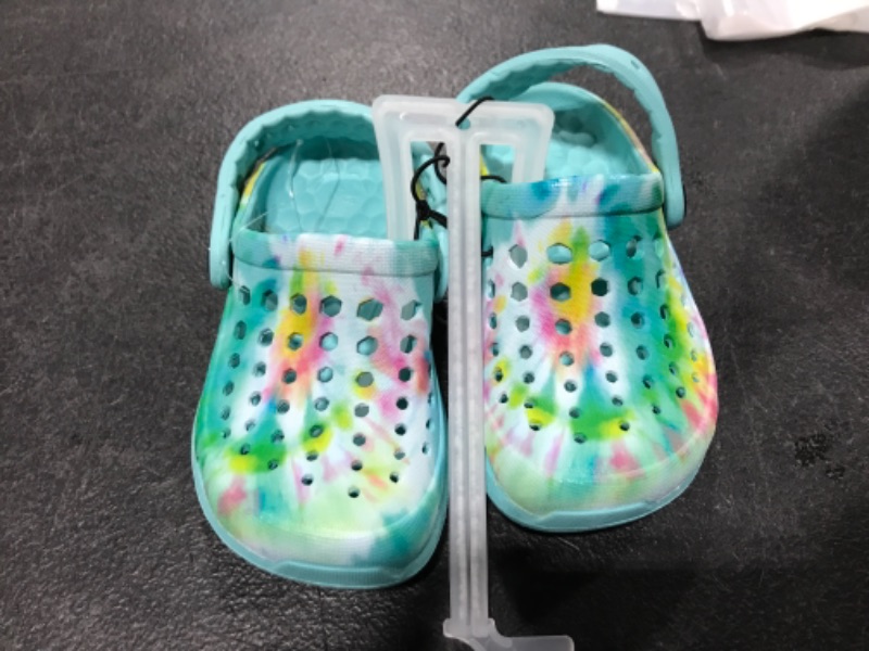 Photo 1 of  GIRLS YOUTH SHOES SIZE 6/7