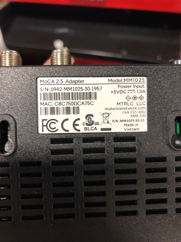 Photo 3 of Motorola MoCA 2.5 Adapter for Ethernet Over Coax, Plug and Play, Ultra Fast Speeds, Boost Home Network for Better Streaming and Gaming (2.5 Gbps - MoCA 1 Pack)
