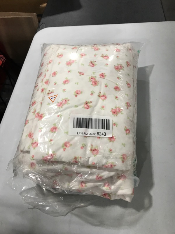 Photo 1 of  Floral Blanket (Unknown SIZE) 