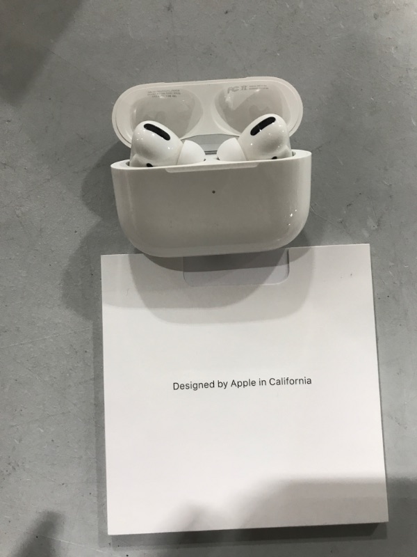 Photo 3 of Apple AirPods Pro (1st Generation)
S.N- sh6vhqxlj1059
*NO CHARGER INCLUDED*