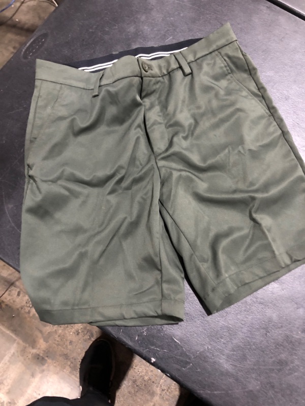 Photo 2 of Amazon Essentials Men's Slim-Fit 9" Short SIZE 33 OLIVE
