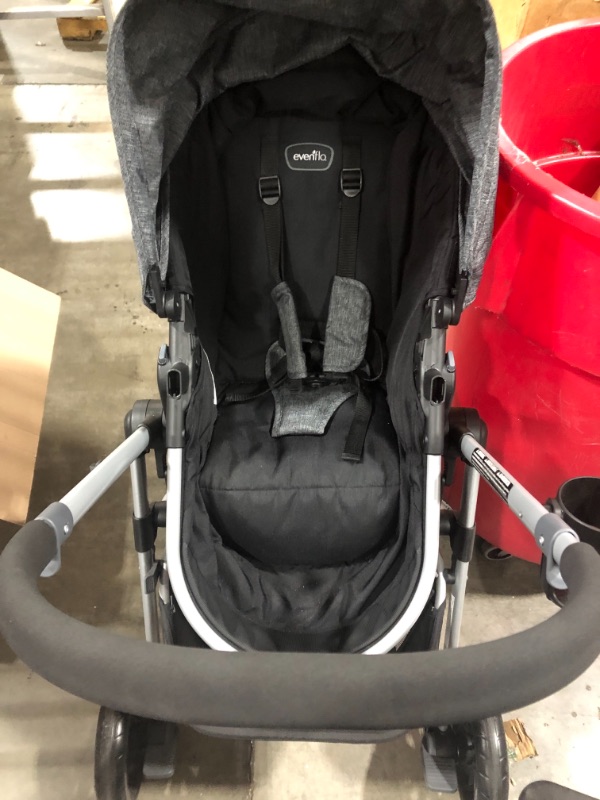 Photo 1 of Evenflo Pivot Stroller 
