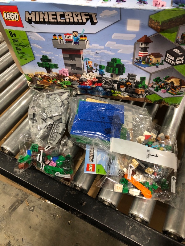 Photo 2 of LEGO Minecraft The Crafting Box Minecraft Brick Construction (564 Pieces) 