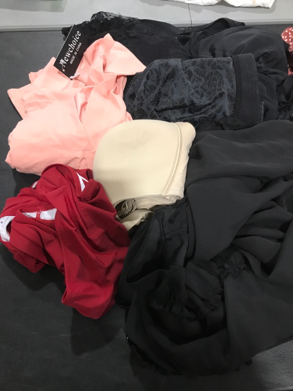 Photo 2 of BAG LOT!!! ALL WOMENS CLOTHING & ACCESSORIES  BRAS, SWIMSUITS, DRESSES, SWEATER, & TOPS -- NEW & GENTLY USED ITEMS -- SIZES VARY 