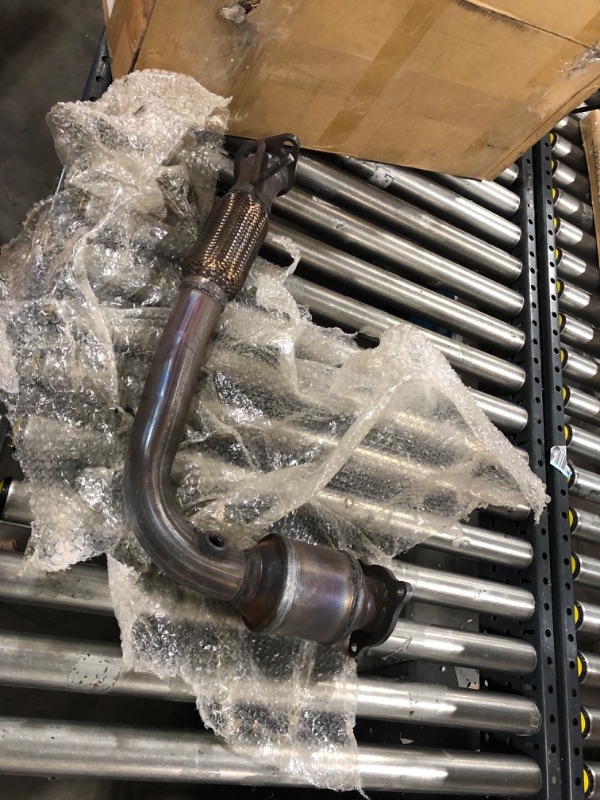 Photo 1 of 12-15 GMC catalytic converter 2.4L
(DOES NOT INCLUDE HARDWARE)---------(HEAVY USE)
