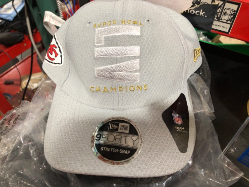 Photo 1 of New Era Men's Gray Kansas City Chiefs Super Bowl LIV Champions Parade 9FORTY Adjustable Hat