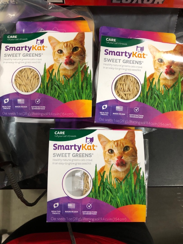 Photo 2 of 3SmartyKat Sweet Greens Grow Kits for Cats & Kittens, Includes Potting Soil & Container
