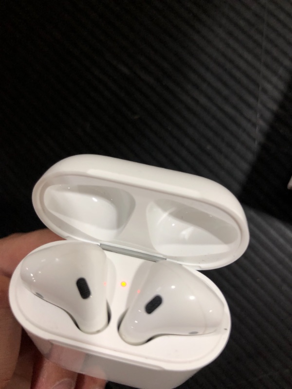 Photo 4 of Apple - AirPods with Charging Case (2nd generation) - White--LEFT AIRPOD DEFECTIVE