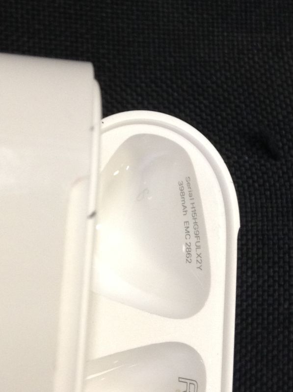 Photo 6 of Apple - AirPods with Charging Case (2nd generation) - White--LEFT AIRPOD DEFECTIVE