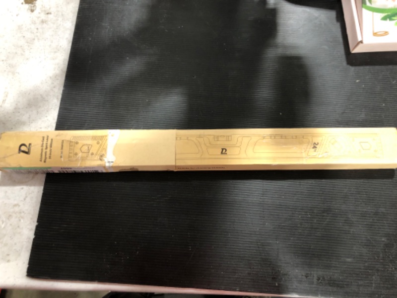 Photo 1 of 24-inch Magnetic Aluminum Die-Casting Spirit Level