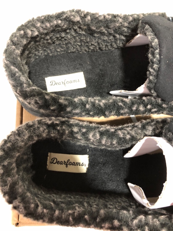 Photo 3 of MEN'S DEARFOAM SLIPPERS. BLACK. SIZE US 11-12.