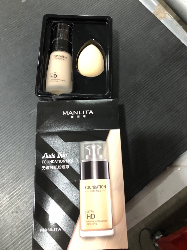 Photo 3 of CCPT Matte Porelesss Liquid Foundation Set with Make up Sponge of Full Coverage,Soomthing BB Cream for All Skins-Ivory white
