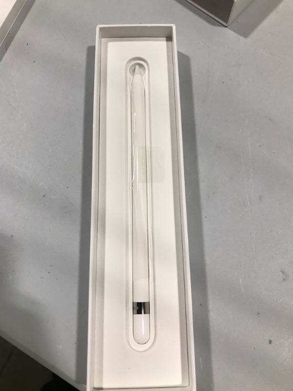 Photo 2 of Apple Pencil (1st Generation) (B016NY7784)
