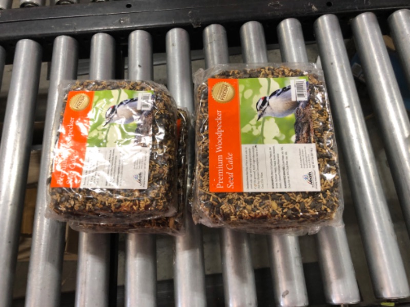 Photo 3 of 2 lbs. Woodpecker Seed Cake (5-Pack)
