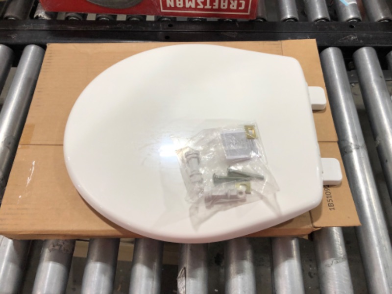 Photo 2 of Bemis 80SLOW 000 White Round Toilet Seat (669539)
