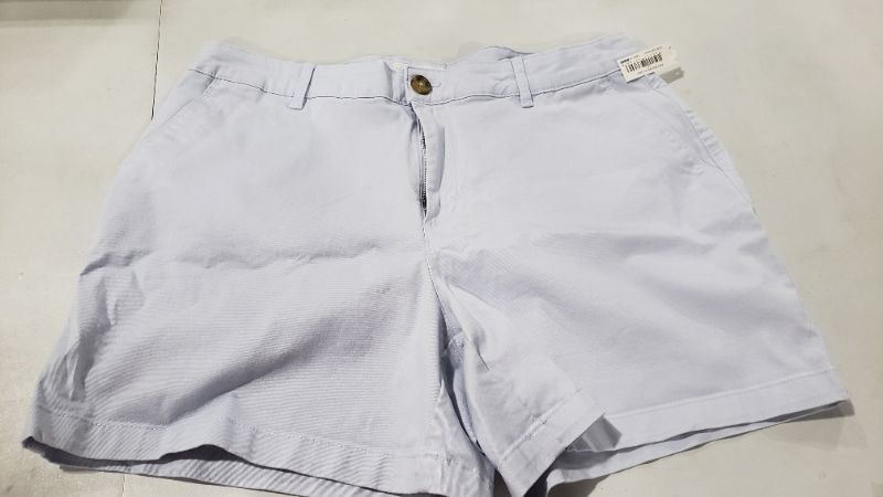 Photo 3 of Amazon Essentials Women's 3.5 Inch Inseam Chino Short SIZE 14