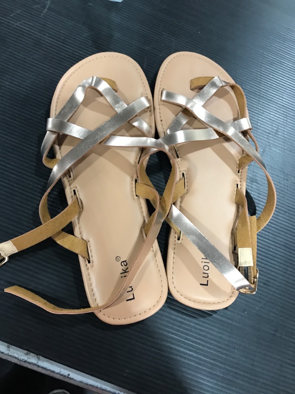 Photo 2 of COLGO Women's Summer Strappy Flat Sandals, Adjustable Casual Fisherman Sandal with Open Toe Slingback Gladiator Sandals size 9.5
