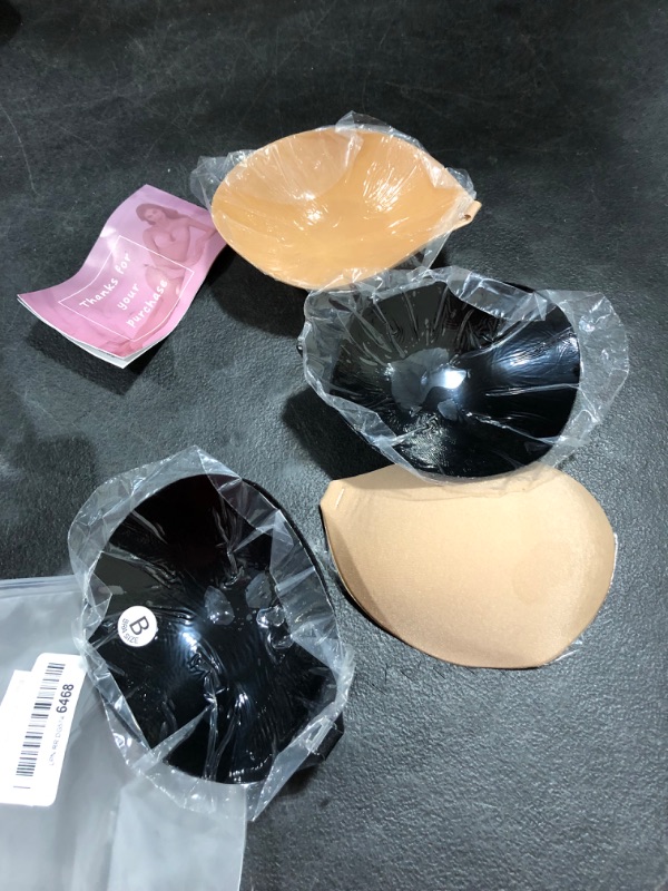 Photo 1 of Sticky Bras Backless Strapless Self Adhesive for Women 2 Pairs Invisible Push Up Lift-up Bra with Silicone Nipple Covers
size B
