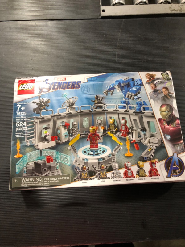 Photo 2 of LEGO Marvel Avengers Iron Man Hall of Armor Superhero Mech Model with Tony Stark Action Figure 76125