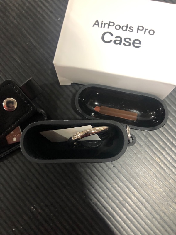 Photo 2 of Airpods Pro Case with keychain and eagle design (black and silver)