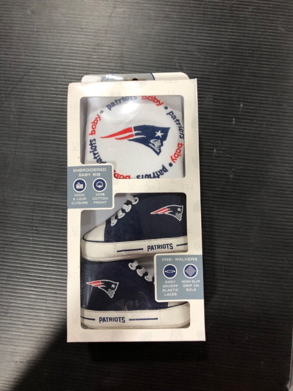 Photo 1 of Baby Fanatic Bib with Pre-Walker patriots