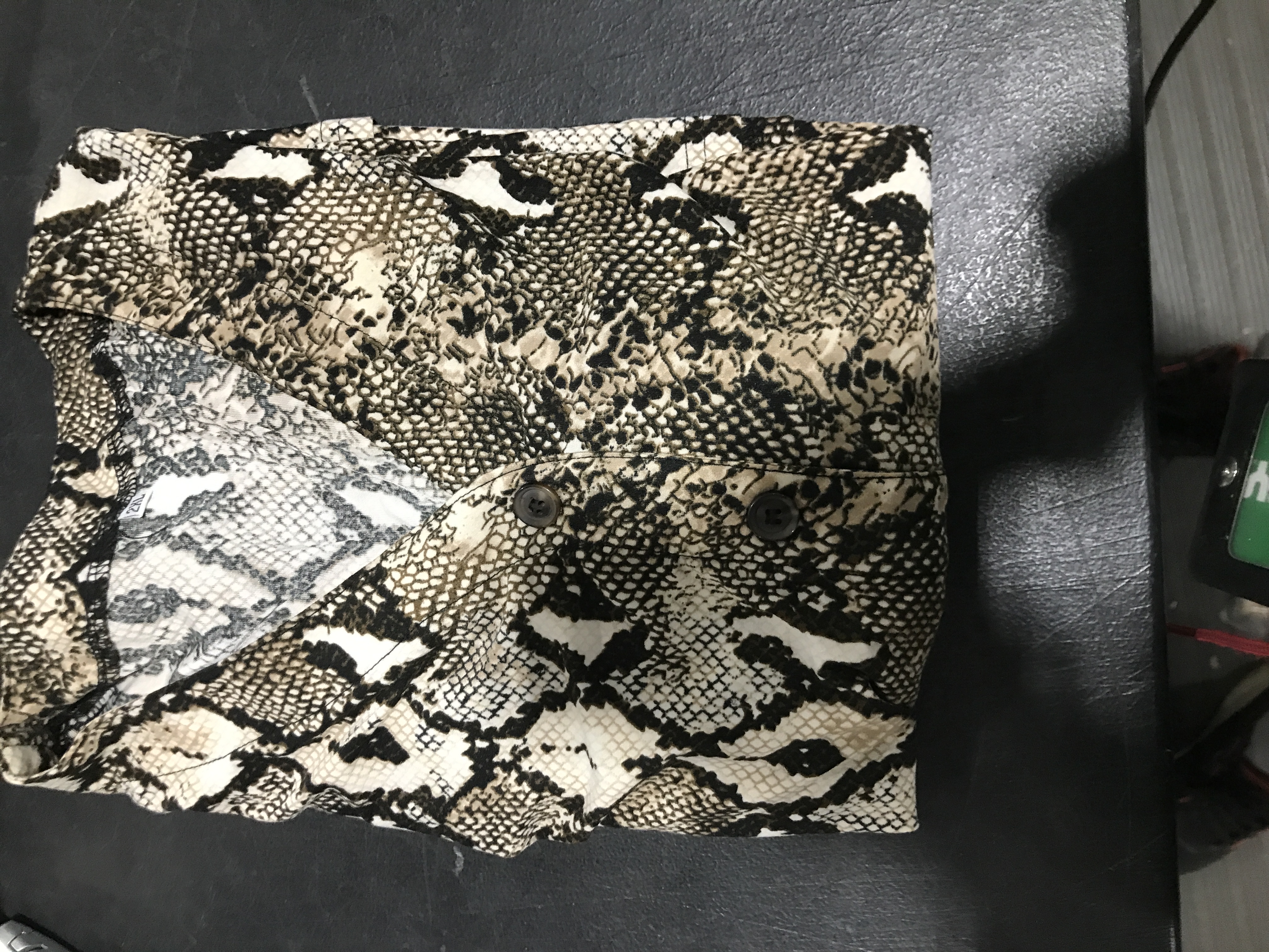 Photo 1 of 2XL WOMENS LONG SLEEVE TOP SNAKE PRINT 