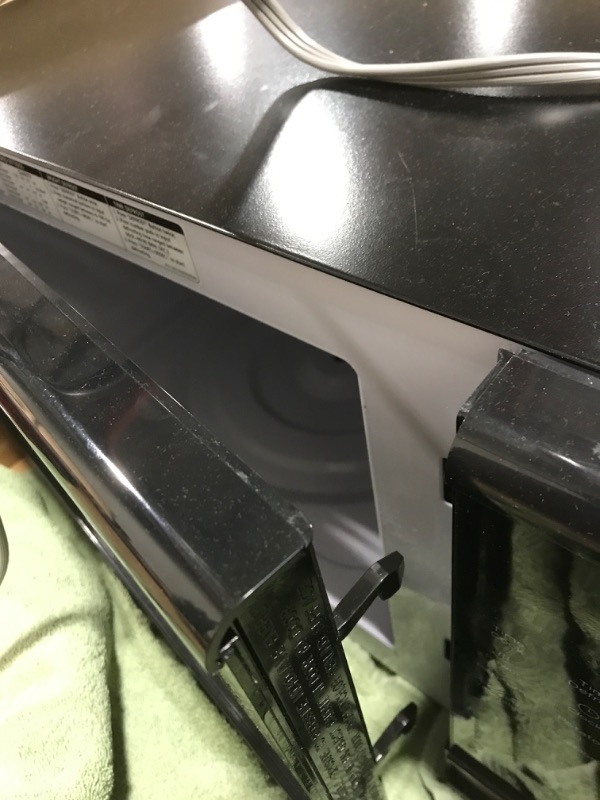 Photo 1 of Black+decker Em031mb11 Digital Microwave Oven with Turntable Push-Button Door,
MISSING PLATE FOR INSIDE 