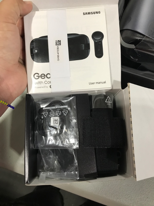 Photo 3 of Samsung Gear VR with Controller 2017 Model - Black (SM-R325) (498525)
