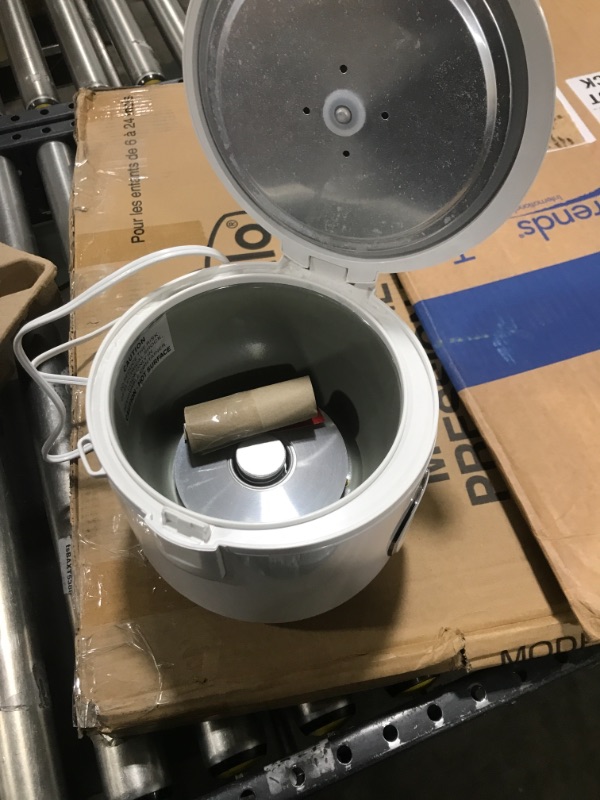 Photo 2 of Aroma Housewares 8-Cup (Cooked) (4-Cup UNCOOKED) Cool Touch Rice Cooker (ARC-914S)
SELL FOR PARTS FUNCTIONAL NO INNER BOWL INCLUDED
PRODUCT UNUSABLE AS IS