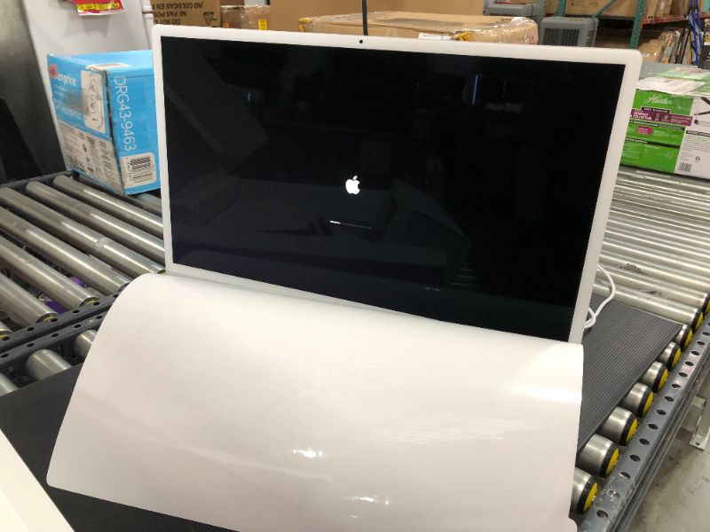 Photo 2 of APPLE 24" iMac® with Retina 4.5K display - Apple M1 - 8GB Memory - 256GB SSD - w/Touch ID (Latest Model) - Silver